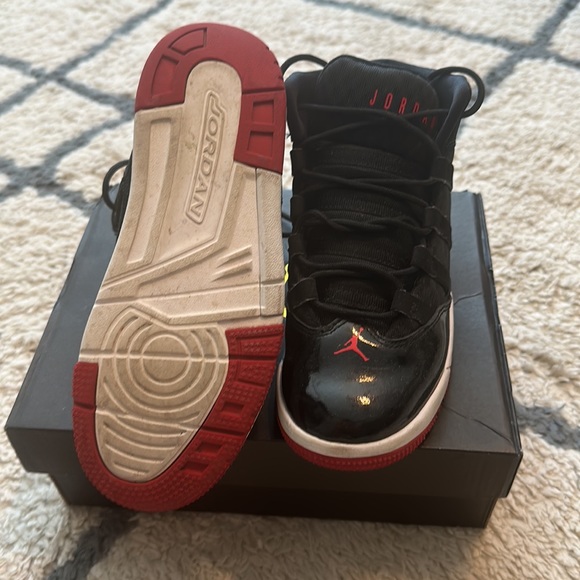 Jordan sneakers - Picture 3 of 4
